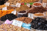 Орешки на рынке Стамбула